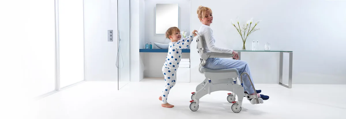 Cadeira de Banho e Sanitária com Rodas Invacare Aquatec Ocean Ergo — até 150 kg