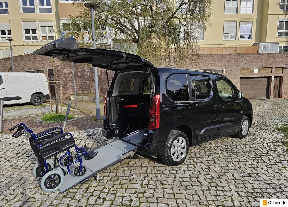 OPEL COMBO 1.5 DIESEL TPMR: Modernidade, Tecnologia e Conforto com rampa acesso cadeira de rodas