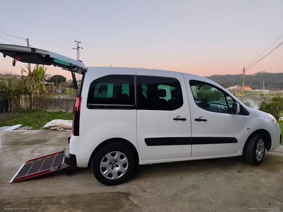 Peugeot Partner Tepee Adaptada para Cadeira de Rodas — Braga