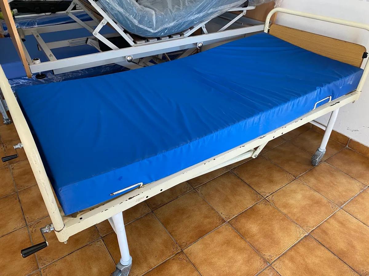 Cama Articulada em Segunda Mão, um pouco antiga mas funcional