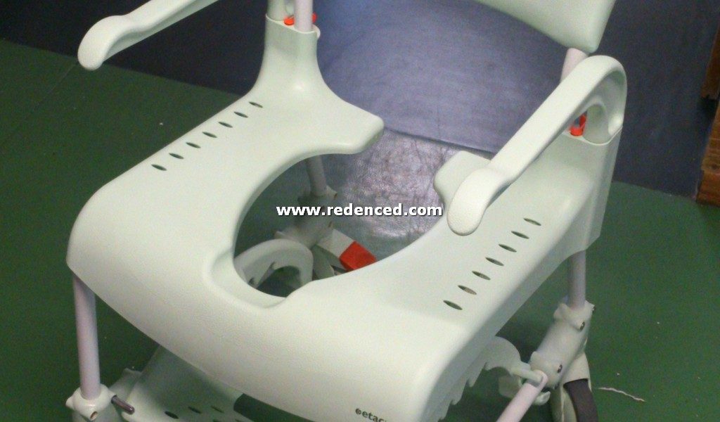 Cadeira Sanitária e de Banho ETAC com Rodas