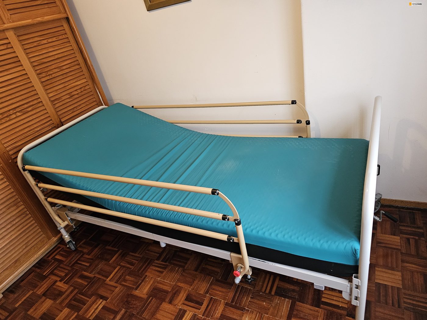 Cama Articulada Manual para pessoas dependentes, tipo Hospitalar em Carnaxide, Oeiras, Lisboa