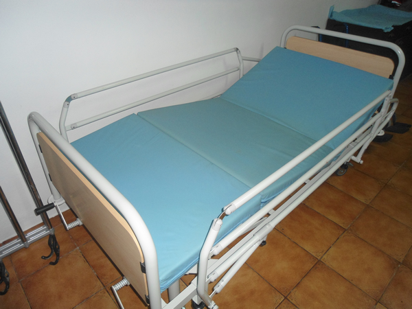 Cama Articulada Manual Usada / Segunda Mão - Tipo Hospitalar