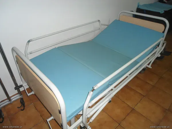 Cama Articulada Manual Usada / Segunda Mão - Tipo Hospitalar