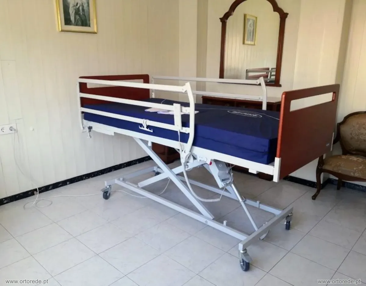 Cama Elétrica Articulada Invacare Alegio Elevatória