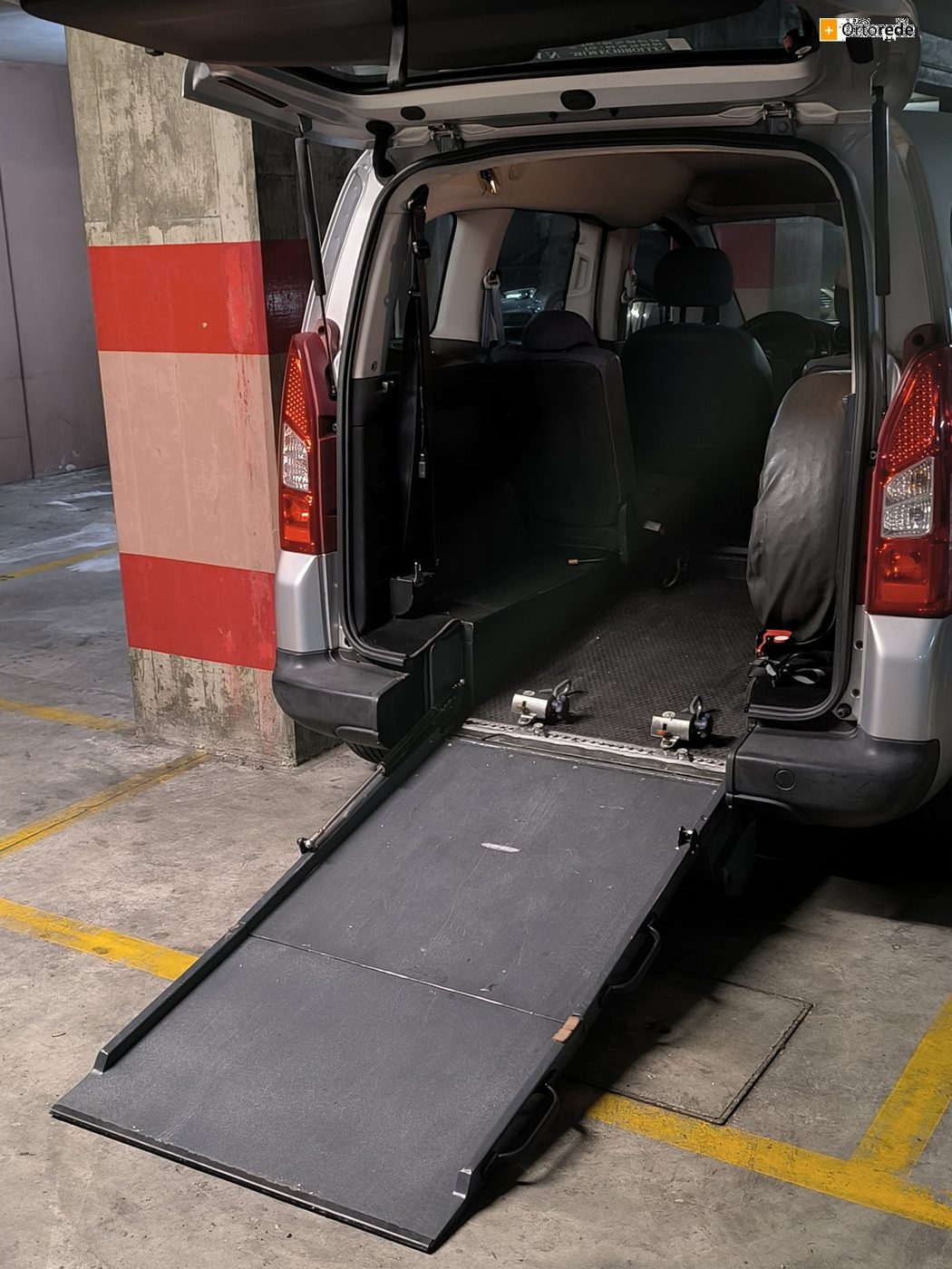 Carrinha Adaptada Citroën Berlingo Usada para Transporte de Pessoas com Mobilidade Reduzida - Porto