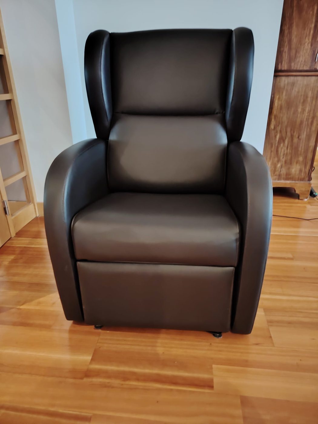 Poltrona Elétrica Reclinável e Levanta Pessoas em Segunda Mão – Conforto e Praticidade em Excelente Estado!